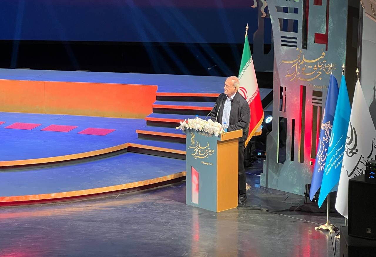 کاظم دانشی: به برندگانی که برای گرفتن سیمرغ نیامدند حق بدهید/ مهدی یزدانی‌خرم: خونی ریخته نمی‌شود مگر سروی به جایش بروید