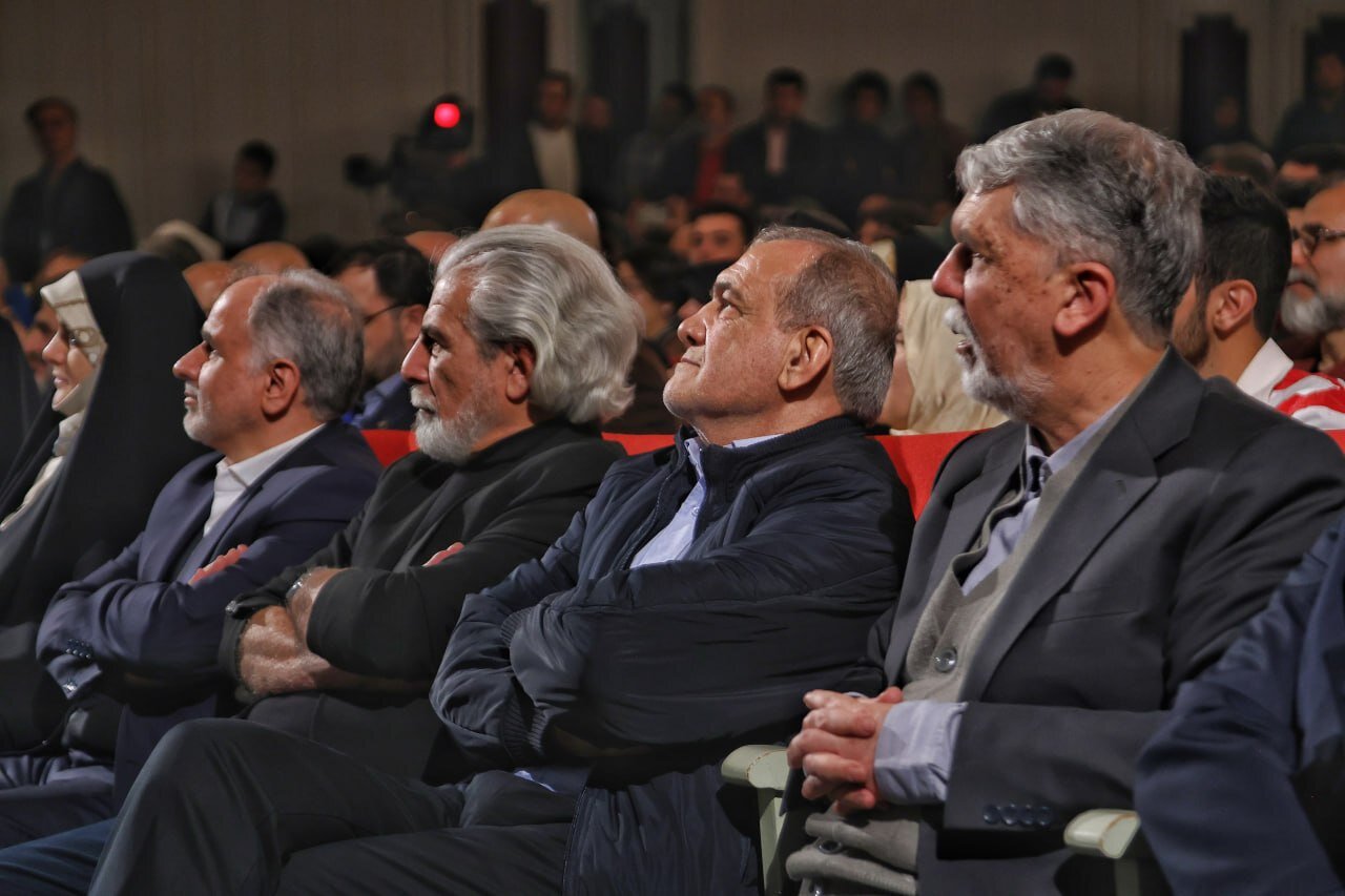 کاظم دانشی: به برندگانی که برای گرفتن سیمرغ نیامدند حق بدهید/ مهدی یزدانی‌خرم: خونی ریخته نمی‌شود مگر سروی به جایش بروید