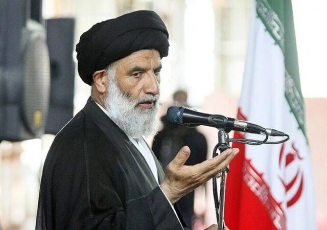 تصویر توجه برانگیز امام جمعه اهواز در شرایط جنگی کشور + عکس