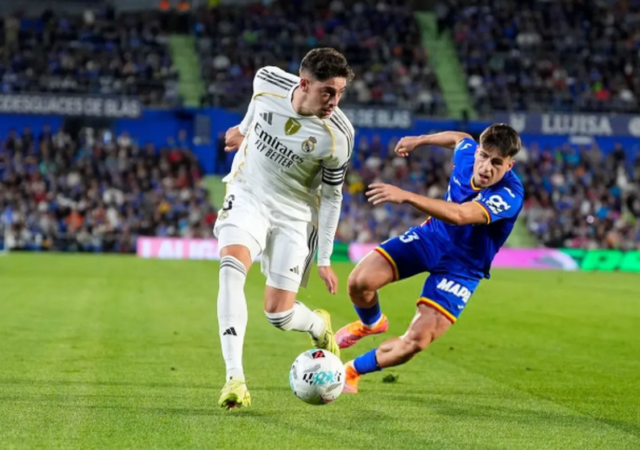 رئال مادرید سایه به سایه بارسلونا در صدر لالیگا