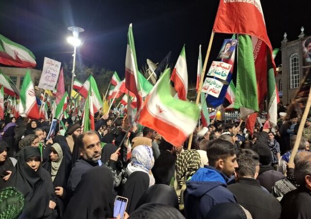 اجرای زنده « بزن که خوب میزنی» در تجمع مردمی بجنورد