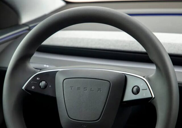 تسلا شکایت مرگ یک نوجوان در خودرویش را تسویه کرد