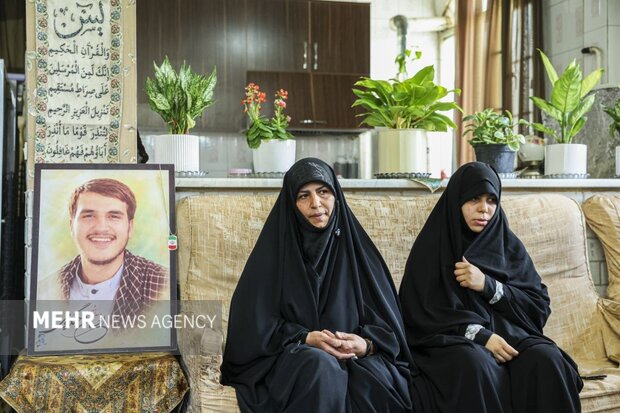 دیدار رئیس سازمان تبلیغات اسلامی با خانواده شهید احسان جنگروی