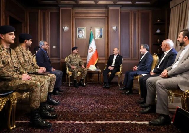 دیدار فرمانده ارتش پاکستان با رئیس جمهور