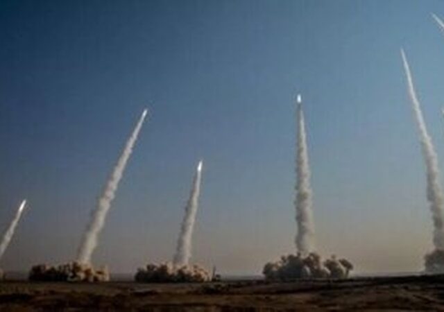 رد موشک ایرانی در آسمان ایران + عکس