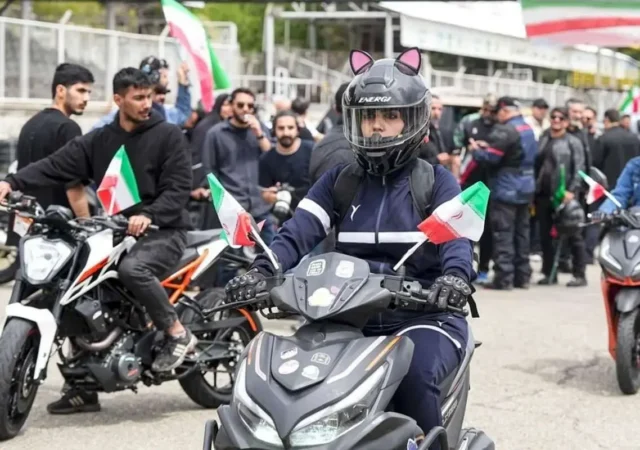 رژه زنان موتورسوار در میدان آزادی+ عکس