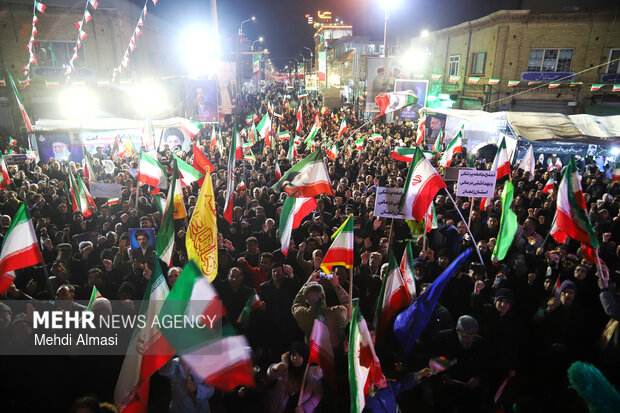 زنجانی‌ها همچنان پای کار نظام مقدس جمهوری اسلامی ایران و وطن