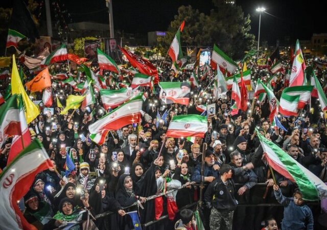 طنین «ایران امام رضا داره این همه جانفدا داره» در خمین