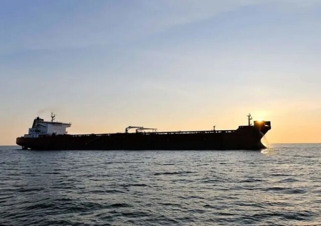 عبور ۵ کشتی مرتبط با ایران از تنگه هرمز