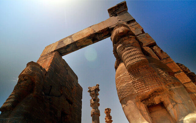 فقدان نهادی‌سازی دانش و تضعیف پیوند مخازن معرفتی