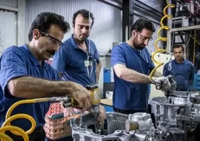 قطع برق صنایع خطرناک‌تر از خاموشی موقت منازل است / حفظ اشتغال برای مردم مهم‌تر است یا خنکای بیش از حد منازل؟