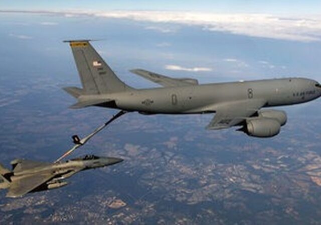 ماجرای پمپ بنزین‌های سیار در آسمان / چرا سوخت‌گیری هوایی خطرناک است؟