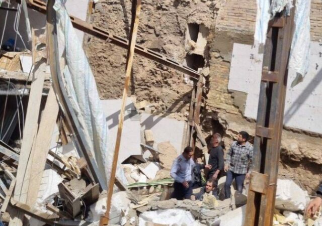 نجات ۲ کارگر از زیر آوار در ساختمان نیمه‌کاره تبریز؛ یک کارگر جان باخت