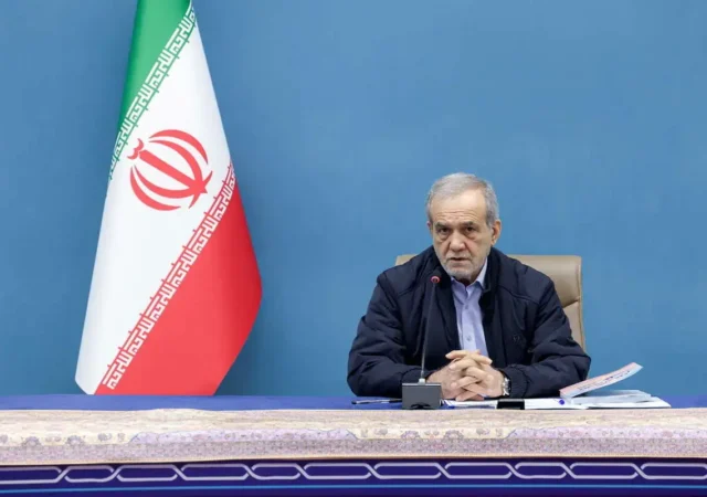 پزشکیان خطاب به آمریکایی‌ها نامه نوشت+ عکس
