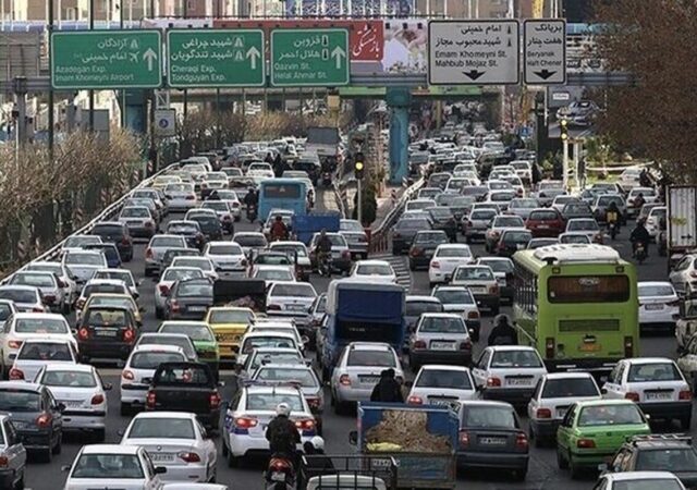 آخرین وضعیت ترافیکی و جوی محورهای مواصلاتی کشور / ترافیک سنگین در ورودی های تهران گزارش شده است