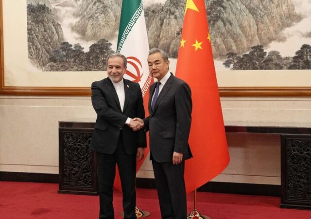 دیدار عراقچی با همتای چینی