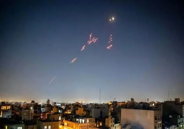 دیوارنگاره تازه میدان ولیعصر در دوران آتش‌بس+عکس