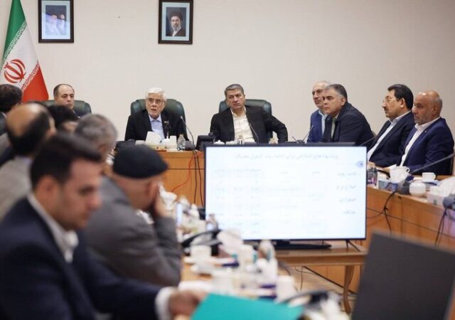 عارف: هیچ مسئولی حق اظهارنظر شخصی درباره موضوع بنزین را ندارد