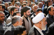 نقد و بررسی کتابی درباره رهبر انقلاب