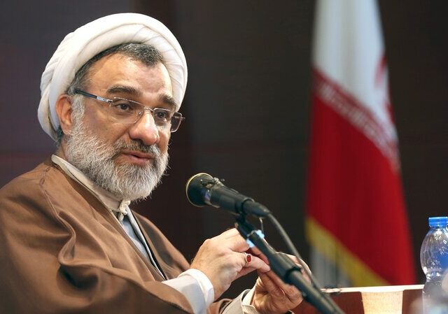وزارت علوم باید تصدی‌گری را رها کند؛ واگذاری اختیارات به دانشگاه‌ها