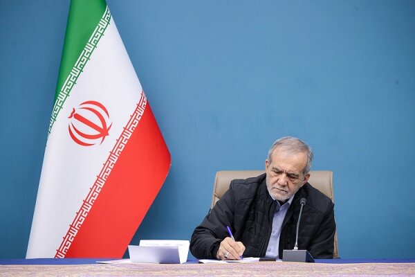 پزشکیان: نیروهای جان‌فدای وزارت کشاورزی برای کنترل قیمت‌ها تلاش کنند