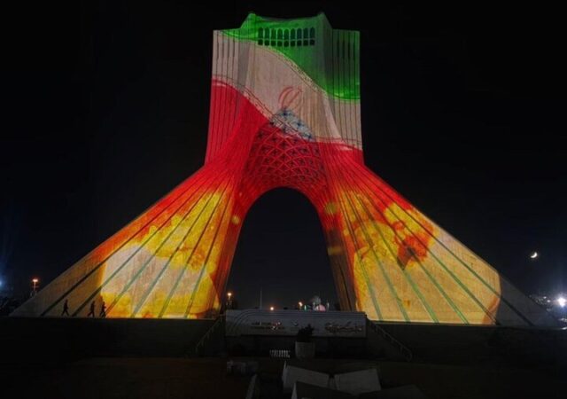 پیام پویش جان ایران بر برج آزادی