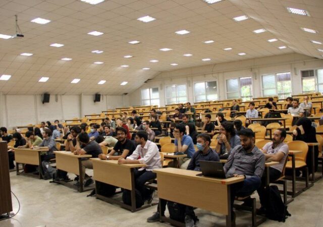 کلاس‌های تحصیلات تکمیلی دانشگاه تهران حضوری شد؛ کارشناسی همچنان مجازی