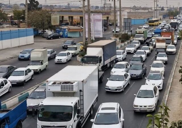 آخرین وضعیت ترافیکی و جوی محورهای مواصلاتی کشور / جاده‌های منتهی به تهران قفل شد