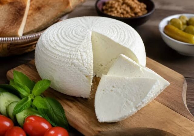 با این روش ساده در خانه پنیر خوشمزه درست کنید + روش تهیه پنیر خانگی فوری