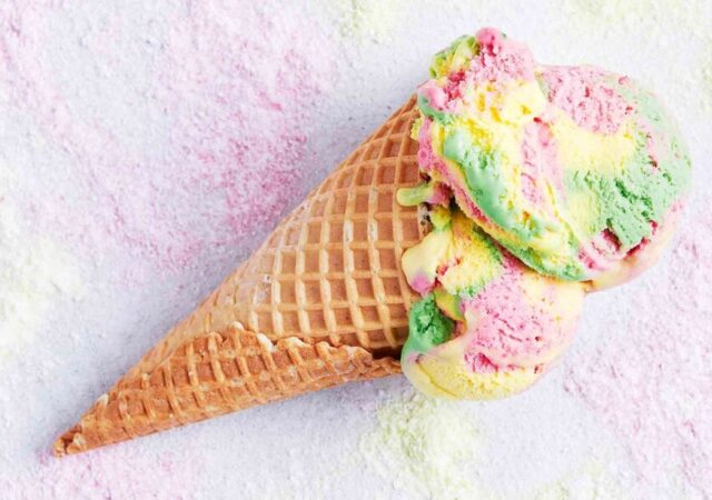 بستنی قیفی خانگی با میوه و شکلات + روش تهیه