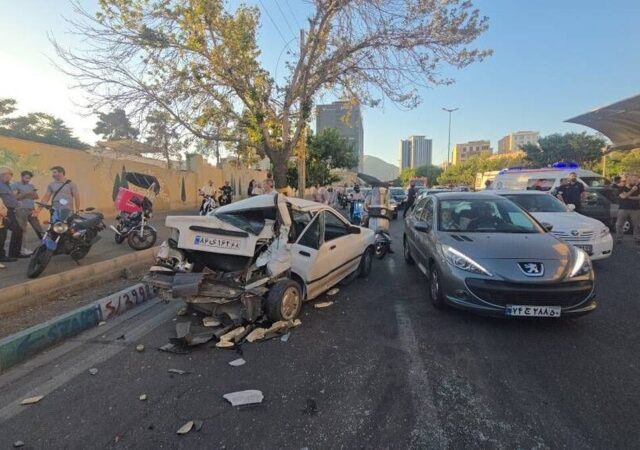 جزئیات حادثه هولناک در بزرگراه اشرفی اصفهانی تهران/ برخورد مرگبار ۱۲ خودرو و با اتوبوس