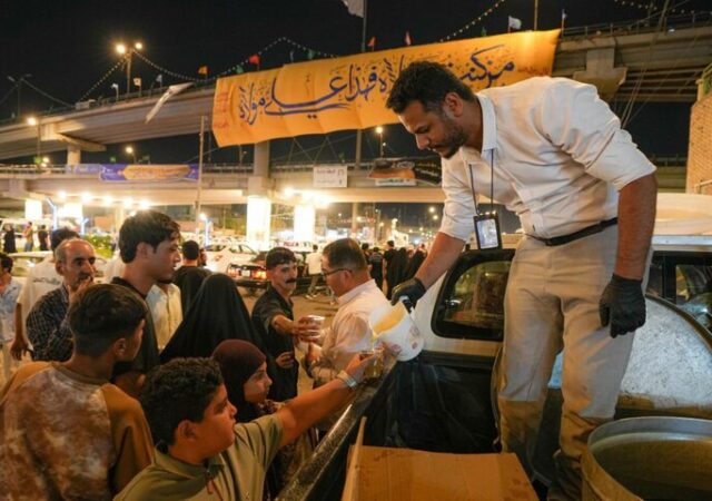 خدمت‌رسانی موکب ها به زائران عید غدیر در نجف اشرف