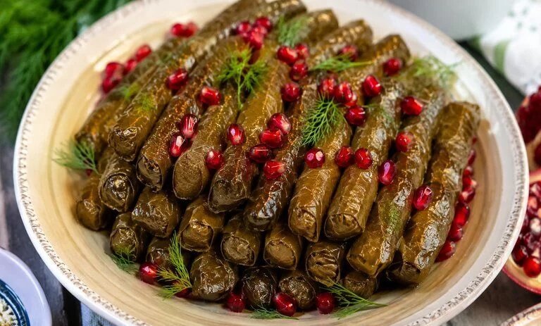 دلمه آذربایجانی با برگ مو را به روش ما امتحان کنید