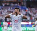 رامین رضاییان در آغوش محمد صلاح؛ ستاره مصری در کنار رونالدو و راموس! + عکس