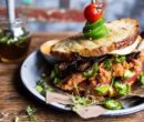 ساندویچ مرغ با طعم رب انار و گردو