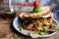 ساندویچ مرغ با طعم رب انار و گردو
