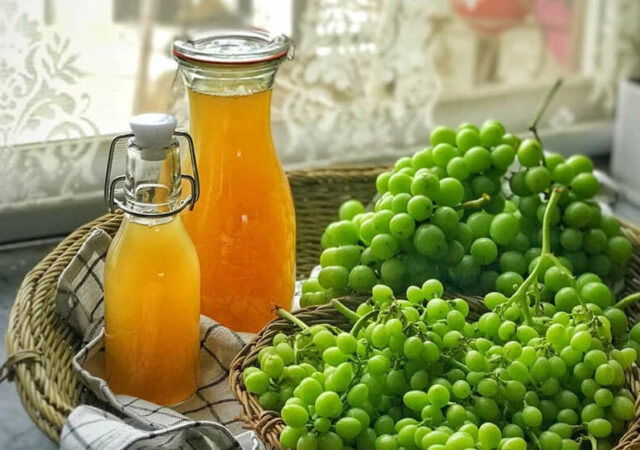 فصل آبغوره گیری نزدیک است، درست کردن ترشی غوره هم کاری ندارد | یک نکته مهم برای فشارخونی ها
