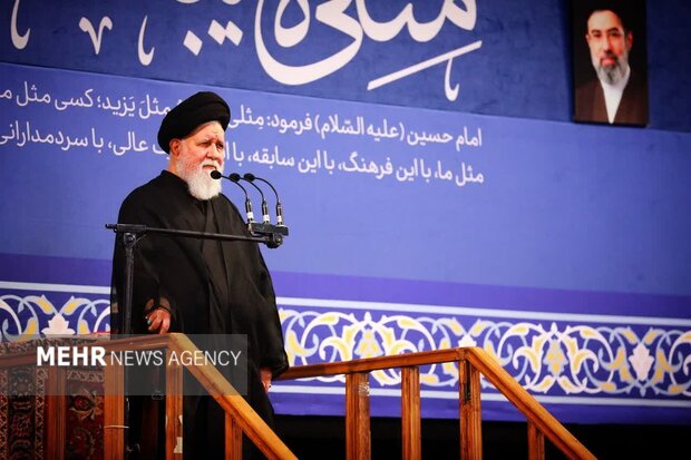 مسئولان نقاط ضعف دشمن را برجسته کنند