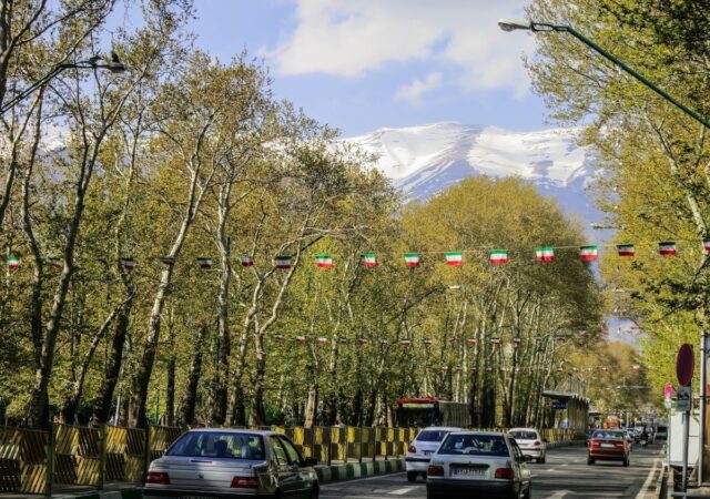 نمایی از خیابان ولیعصر در دهه ۴۰ + عکس