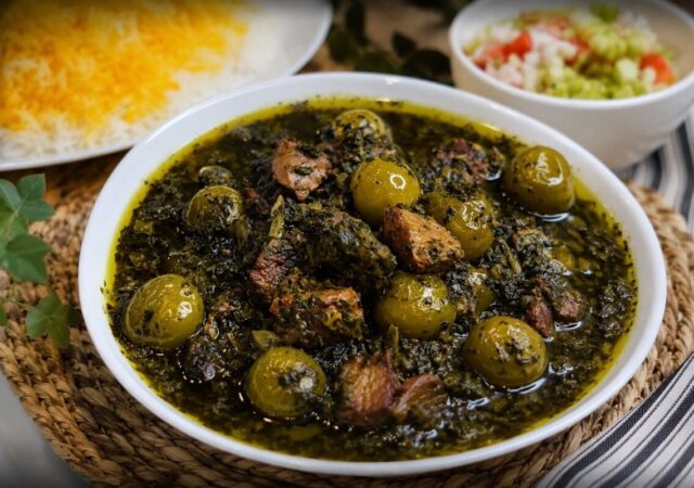 با شنیدن نام این خورشت دهانتان آب می افتد چه برسد به خوردنش !