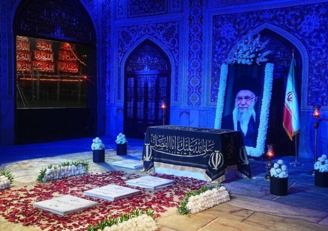 رونمایی از نماد مزار مطهر رهبر شهید انقلاب در میدان آزادی