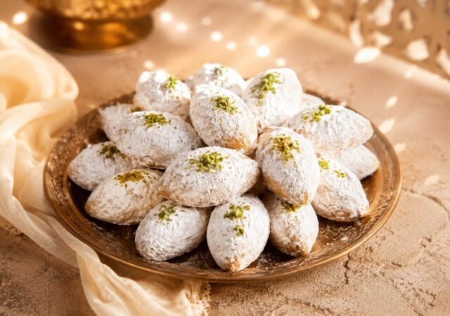 قطاب یزدی اصل و خانگی را بدون فر بپزید
