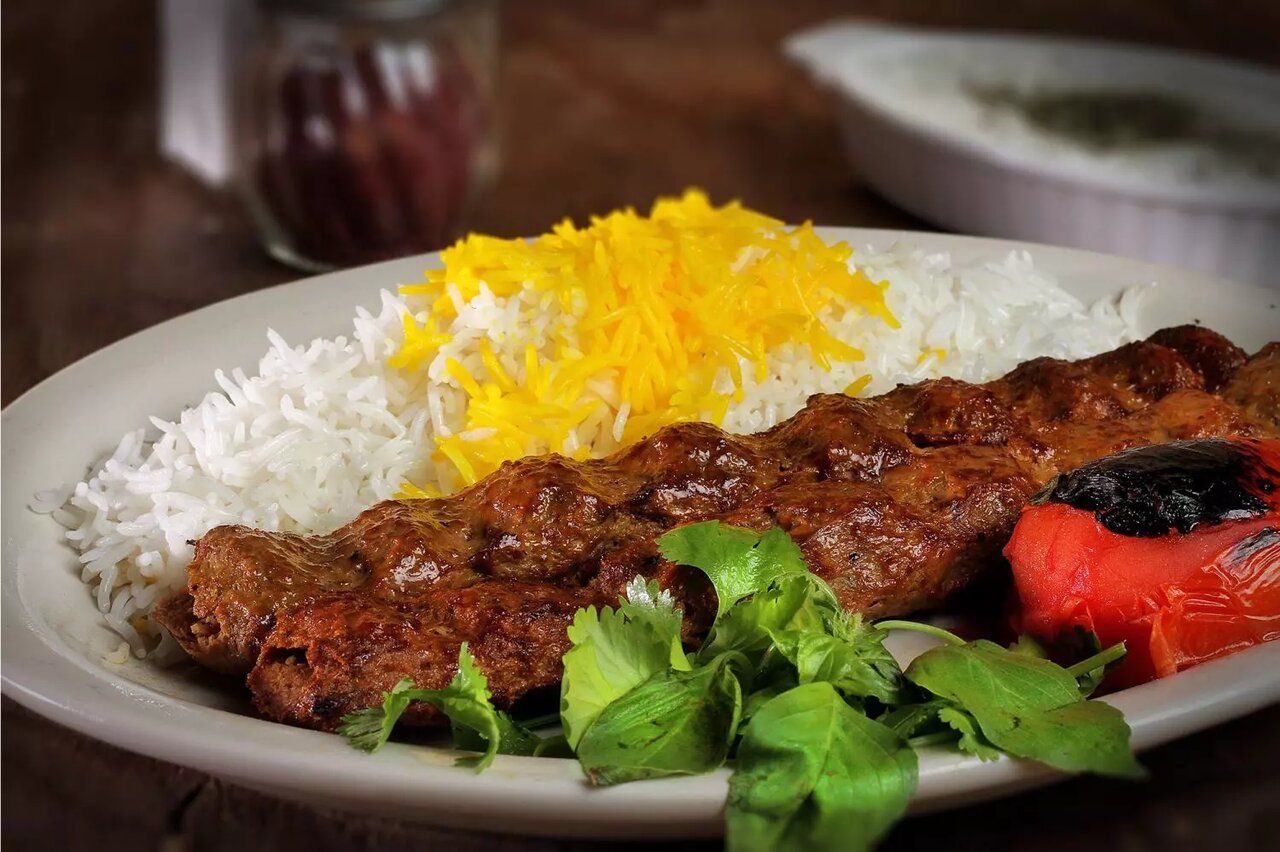 ۵ غذای ایرانی که خارجی‌ها عاشقش هستند؛ از کباب تا ته‌چین با دستور پخت + روش تهیه
