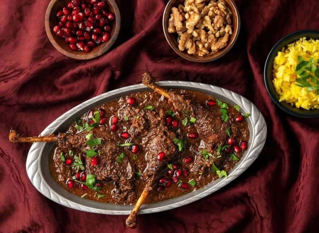 ۵ غذای ایرانی که خارجی‌ها عاشقش هستند؛ از کباب تا ته‌چین با دستور پخت + روش تهیه
