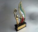 راز ماندگاری در ذهن مخاطب؛ چرا تندیس تبلیغاتی از هدایای معمولی اثرگذارتر است؟