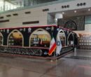 آشنایی زائران اربعینی در فرودگاه سلام با فعالیت های ستاد بازسازی عتبات