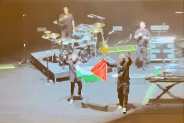 حمایت از فلسطین در کنسرت سنگاپور جنجالی شد؛ لغو اجازه اجرای مجدد