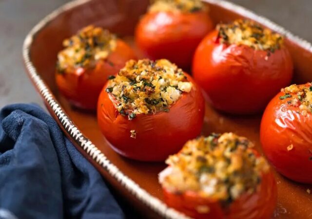خودتان را از خوردن دلمه گوجه فرنگی محروم نکنید، طعمش بی نظیر است