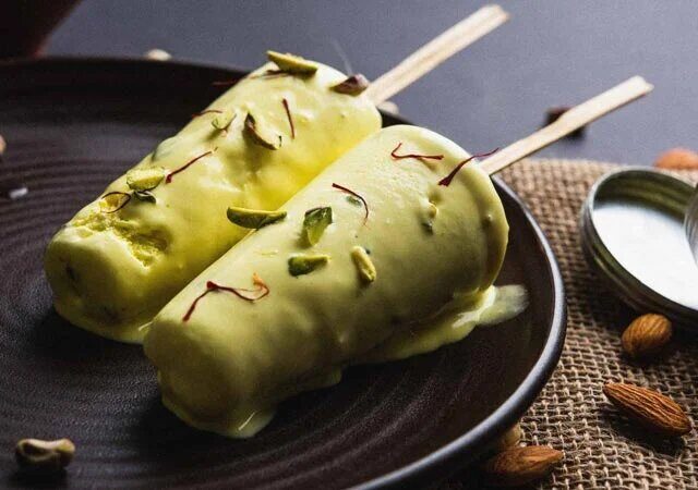 «کولفـی» دسر سنتی هند؛ طرز تهیه ۶ مدل بستنی بدون دردسر هم‌زدن