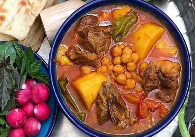 یک آبگوشت متفاوت از قم؛ طرز تهیه آبگوشت قنبید با گوشت و کلم قمری